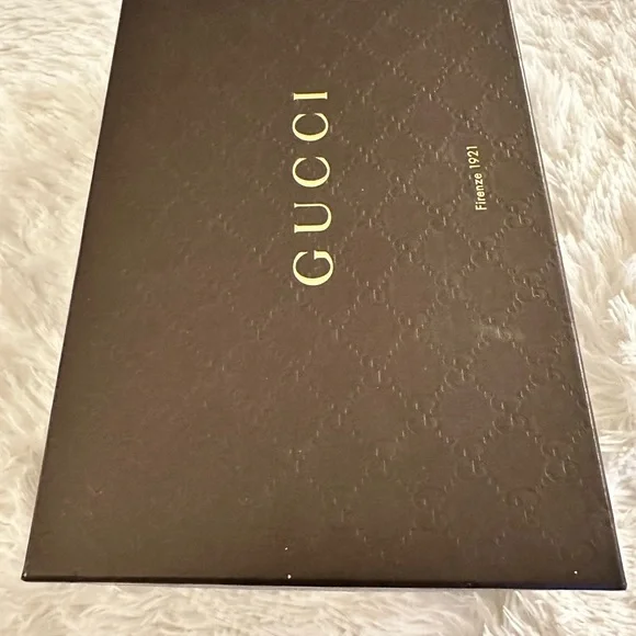 Authentic Women’s Gucci Sneakers size 38 - Picture 5 of 6